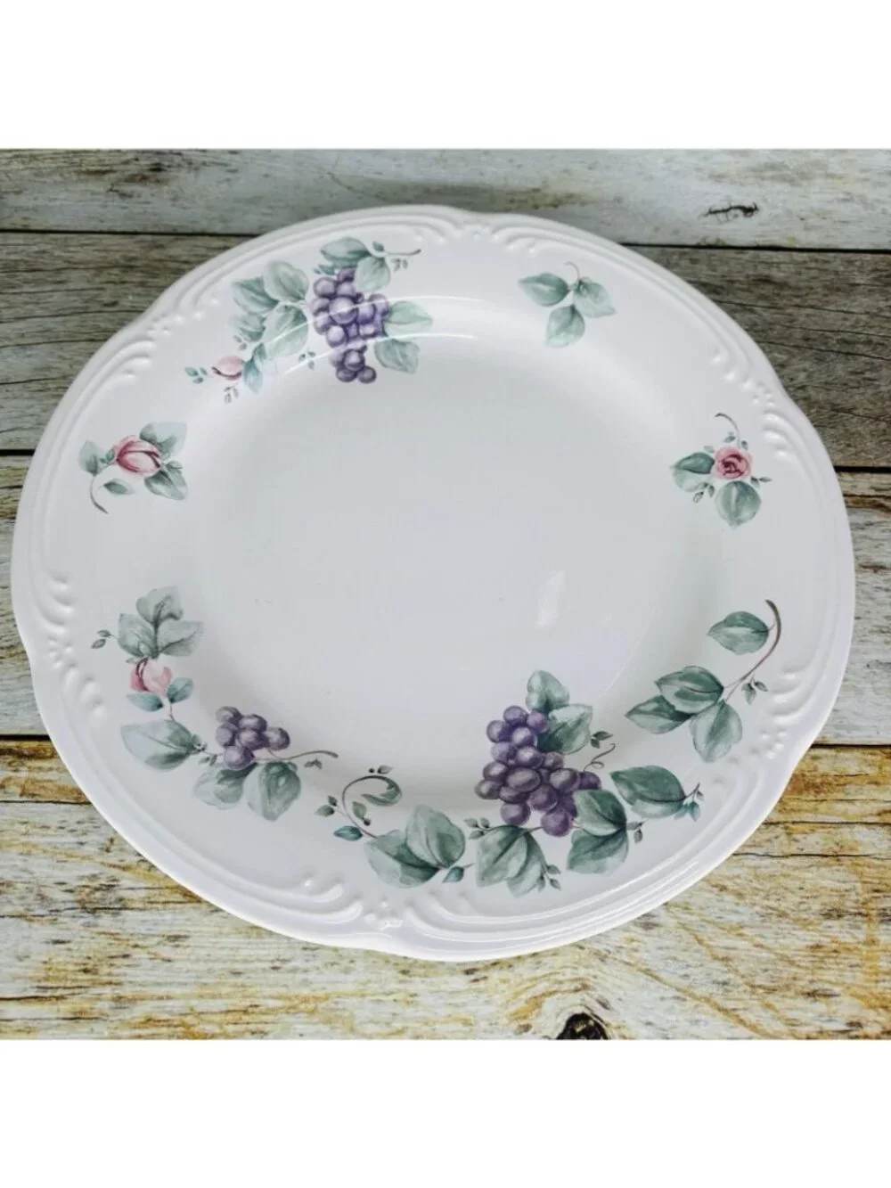 Pfaltzgraff GRAPEVINE Purple Pink Floral Stoneware Embossed Dinner Plates Set 4